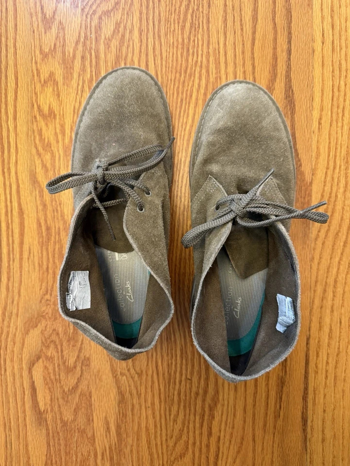 Bota Clark’s Desert gamuza verde Foto 2 de 3