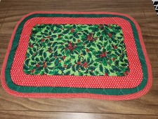 VTG Red  Green Christmas Holly Berries Quilted Placemats Set of 6 Reversible