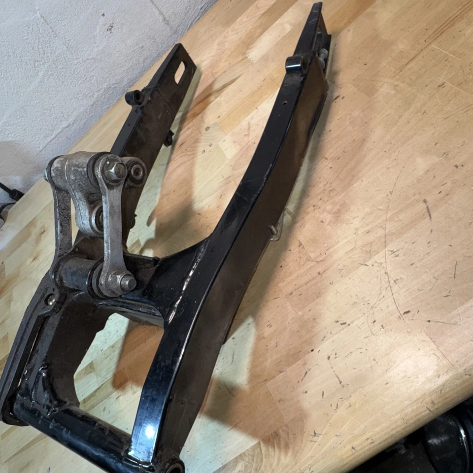 Hyosung GT650 2013 basculante trasero suspensión trasera brazo oscilante GT 650 13 abolladuras Foto 3 de 4