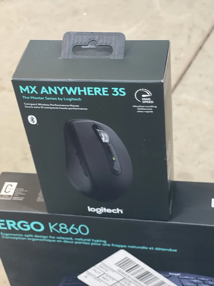 Logitech ERGO K860 Ergonomic Split Keyboard With 2 Mx3s Anywhere Mouses - Image 3 of 4