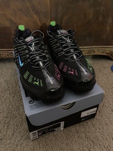 womens black and pink vapormax