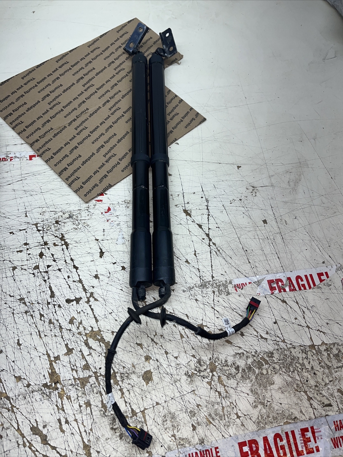 20132015 Kia Sorento Power Lift Gate Struts set of 2 Lifter 81770