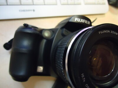Fujifilm FinePix S6500fd camera digital pilas normales usado España
