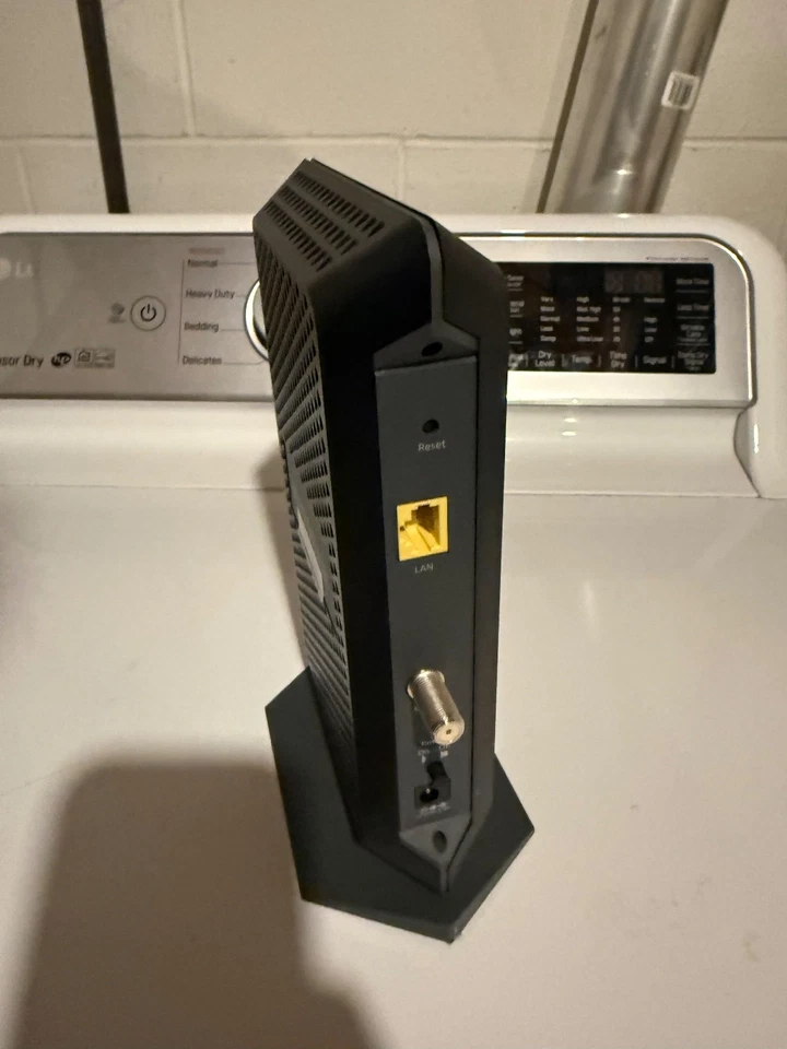 Netgear CM1100 DOCSIS 3.1 Multi-Gig Cable Modem - Image 3 of 4