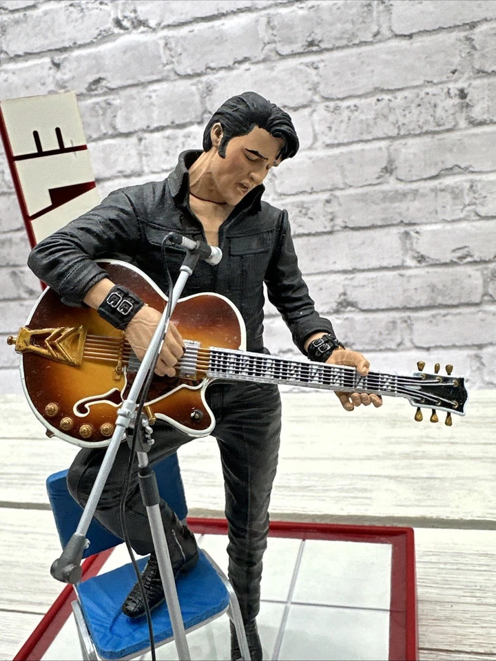 Фигурка Элвиса Пресли McFarlane Toys 1968 Comeback Special ХОРОШЕЕ СОСТОЯНИЕ ТОВАРА - Изображение 3 из 4