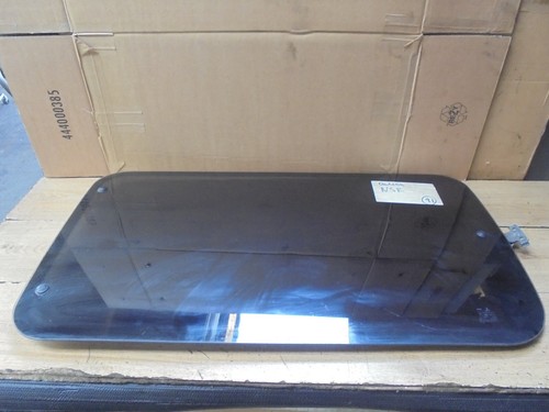 MITSUBISHI DELICA STARWAGON L300 1991 NSR PASSENGER REAR QUARTER WINDOW GLASS - Picture 2 of 12