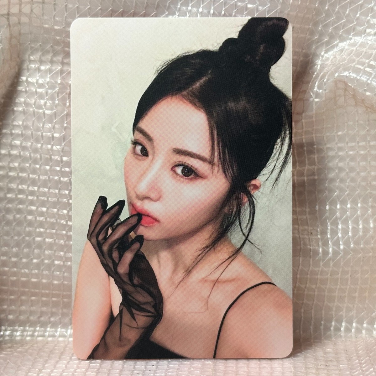 Yunjin Official Photocard Le Sserafim 1st Studio Album Unforgiven