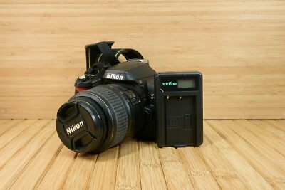 Nikon D40 6.1MP Digital SDLR Camera AF-S Nikkor VR 18-55mm f/3.5