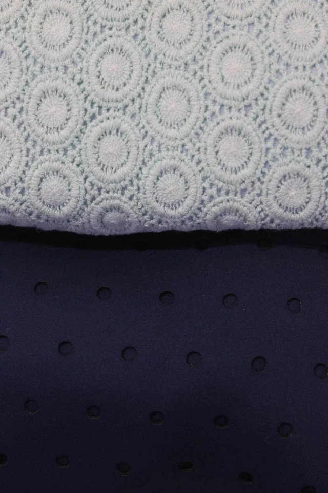 Lote 2 blusas de ganchillo perforadas azul talla mediana Charlotte Ronson para mujer Foto 2 de 4