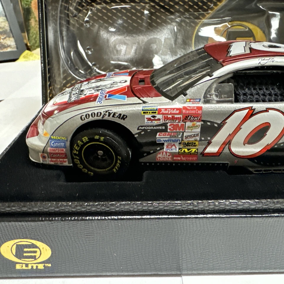 2001 Johnny Benson Valvoline James Dean Pontiac 1/24 Action Elite Nascar Diecast - Image 4 of 4