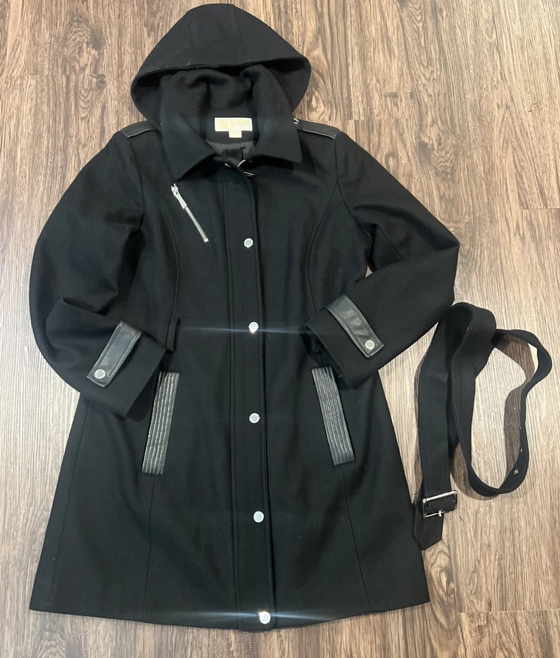 Abrigo largo para mujer Michael Kors lana guisante detalles plateados talla M color negro Foto 2 de 4