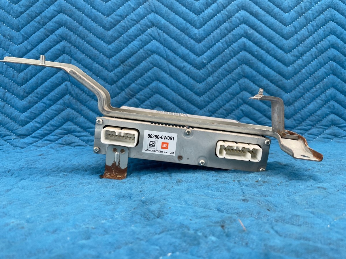 Toyota Land Cruiser Stereo Component Amplifier w/ Bracket 86280