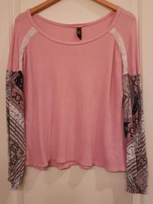 Women's Alya for Francesca's Pink Waffle Knit Top w/ Floral Sleeves -- Size M