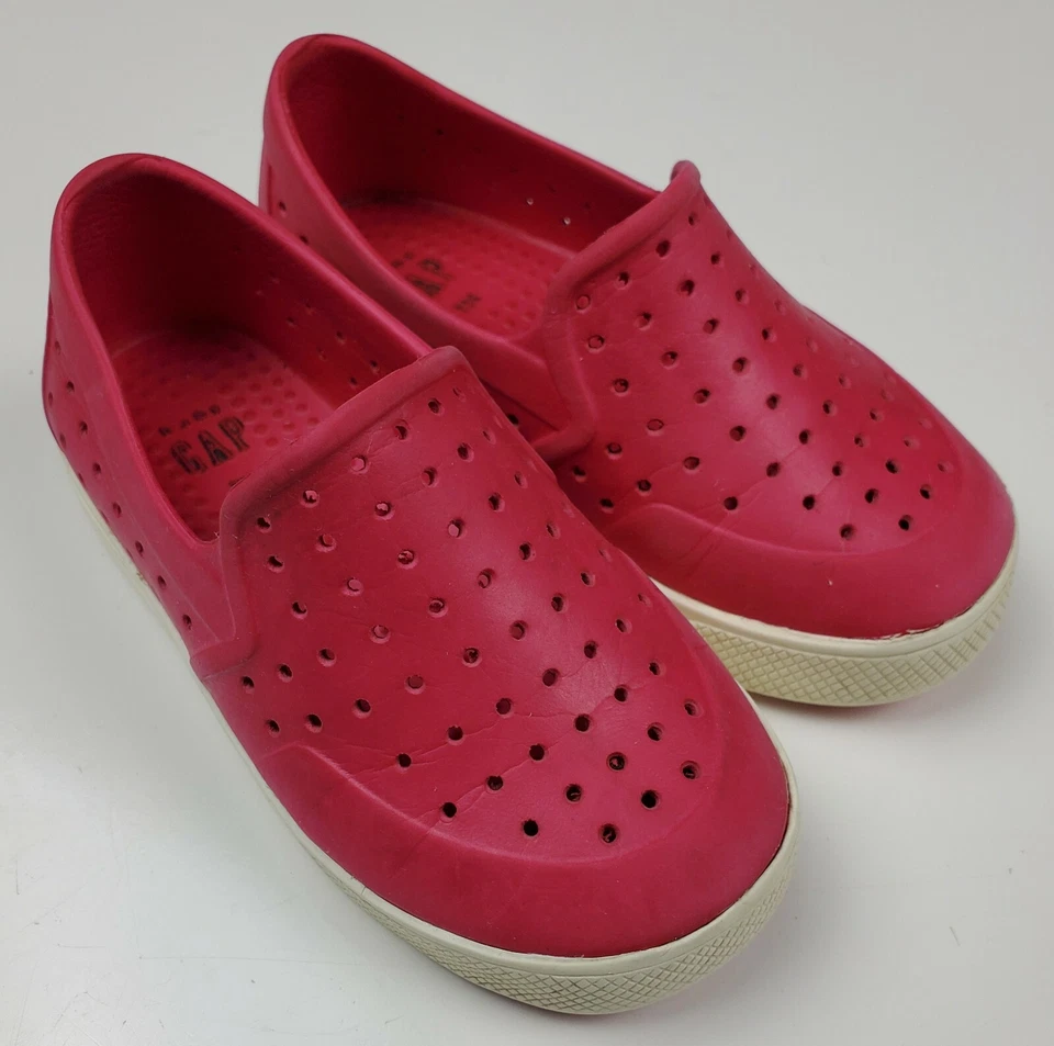Zapatilla deportiva plana Baby Gap rosa magenta de goma perforada talla 7/8 Foto 3 de 4