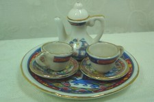 VINTAGE TINY DOLL HOUSE SIZE ORIENTAL TEA SET-TEAPOT, PLATE  2 CUP  SAUCERS