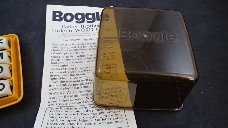 Juego BOGGLE - 16 CUBOS DE LETRAS DE MADERA Juego Completo de Dados - Piezas de Repuesto y Coctelera Foto 4 de 4