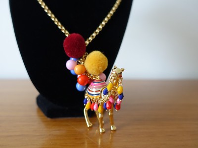 KATE SPADE SPICE THINGS UP CAMEL PENDANT NECKLACE. NEW
