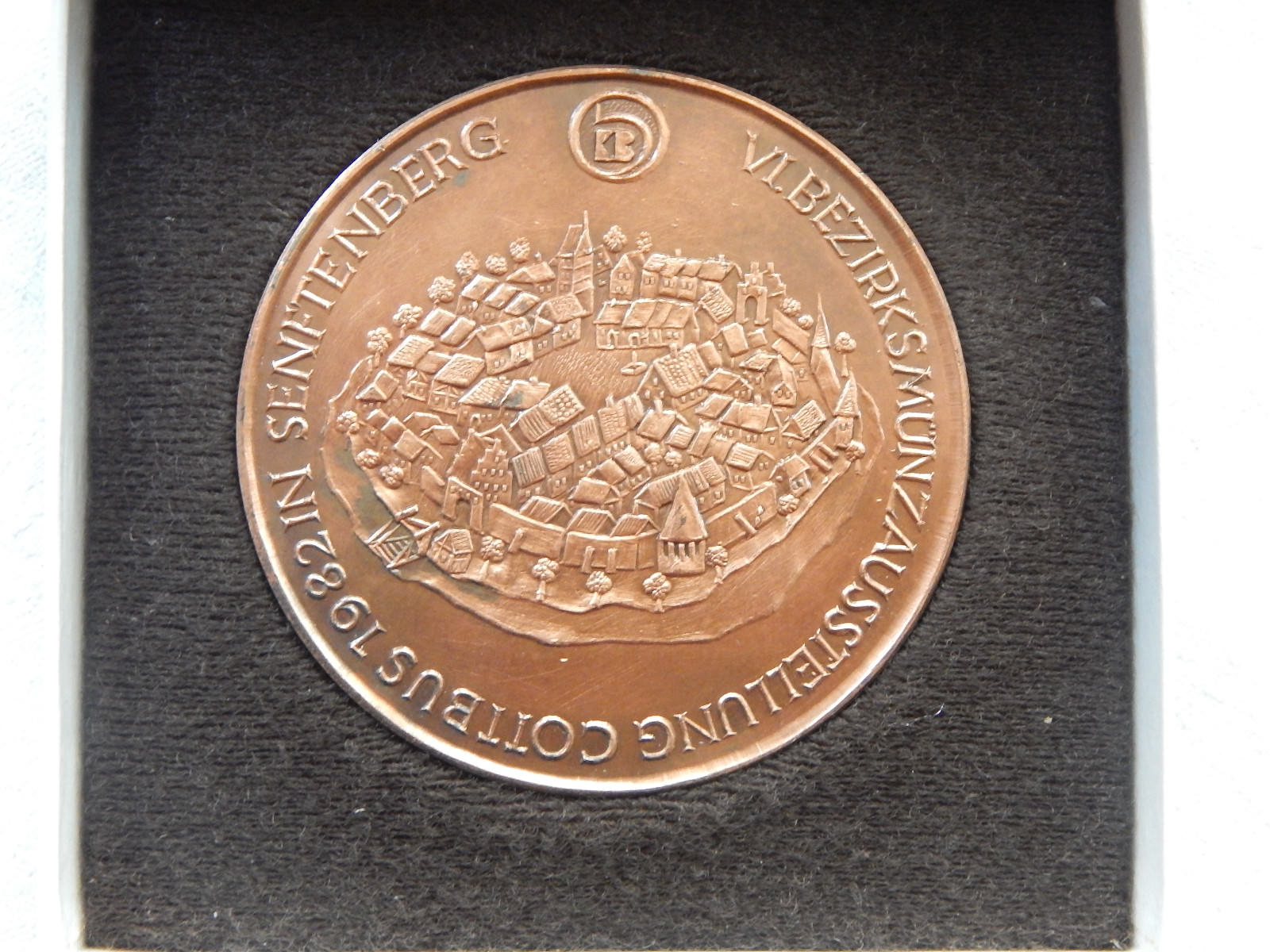 Foto 1 di 2