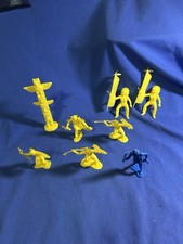 MARX FORT APACHE Indians Reissue In Yellow 7 Figures Plus Totem Pole