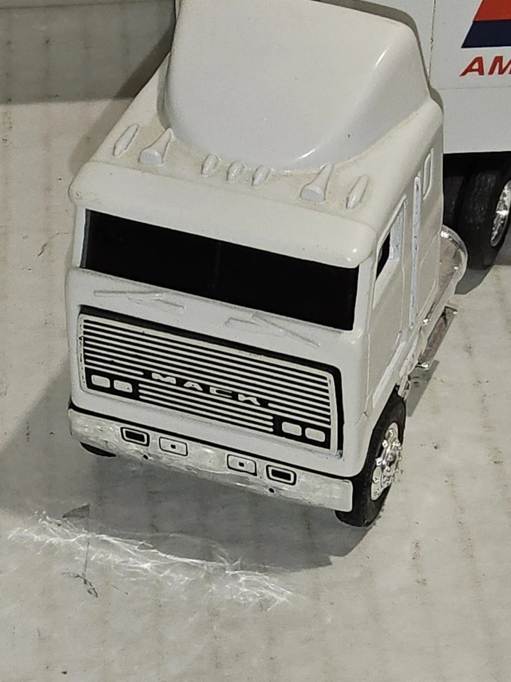 VNTG ERTL 1/64 Scale Diecast MACK ULTRA-LINER with Sleeper New with Box #9863 - Image 2 of 4
