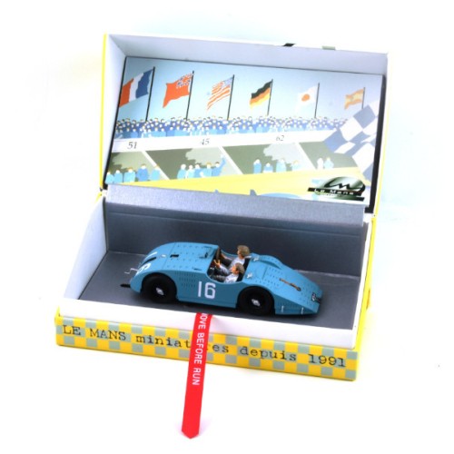 Bugatti T32 n°16 LE MANS miniatures pour décoration de bureau passion automobile
