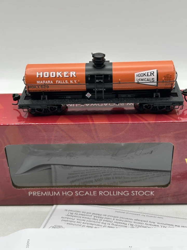 Broadway Limited Imports 6170 Hooker Chemicals 6000 gal. Coche cisterna de cloro Foto 2 de 4