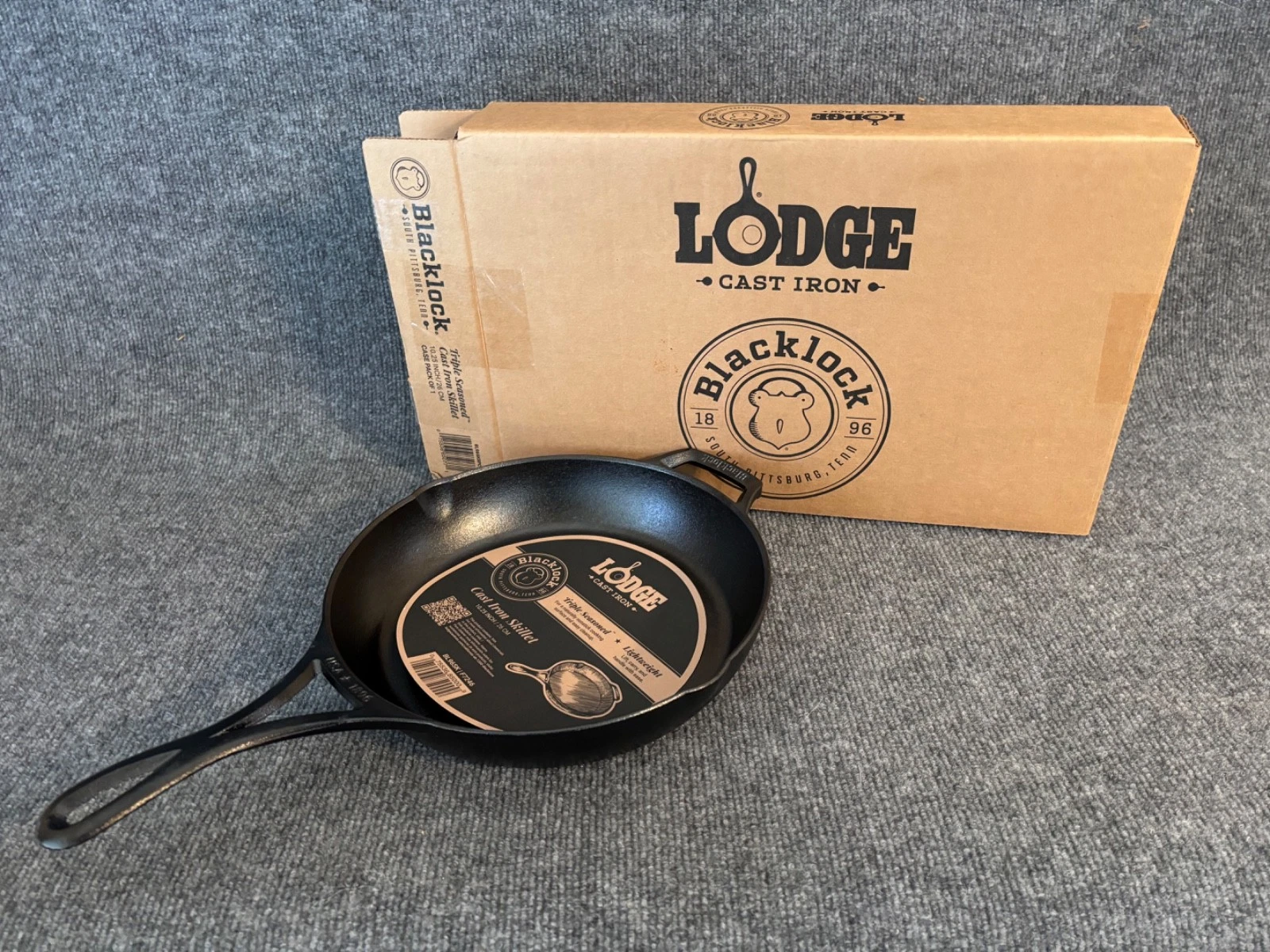 Lodge Cast Iron Skillet - Blacklock - 10.5" - New in box -