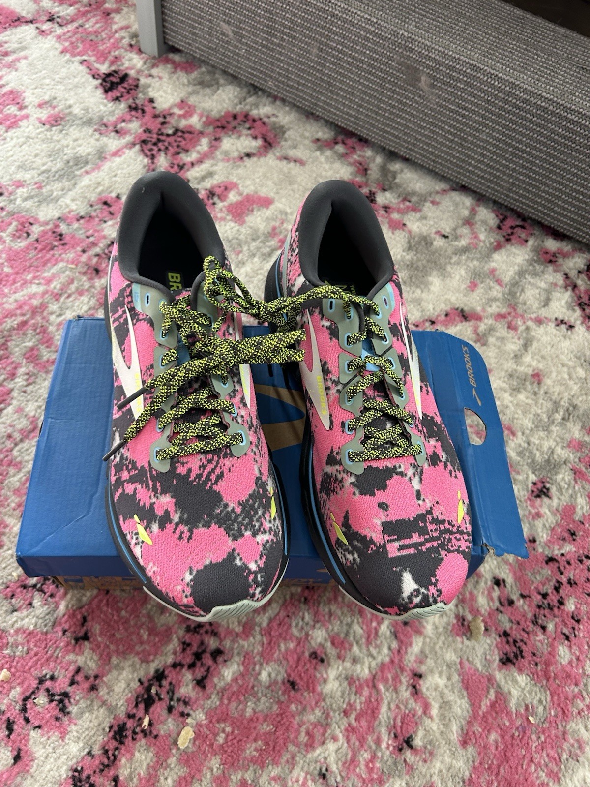 New In Box Brooks Women's Ghost 15 Size 11 -Drip (Black Pink
