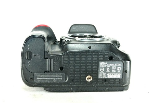 Nikon D7100 Digital SLR Camera Body Only with card charger strap cover - Picture 6 of 7