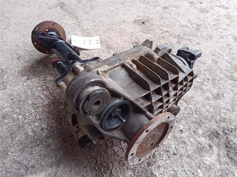 1995-1997 Chevrolet Chevy Tahoe Front Axle Differential Carrier 3.73 Ratio OEM - Image 3 of 4
