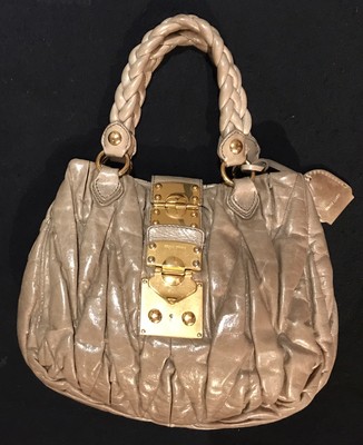 MIU MIU バッグ MIU MIU - Khaki Matelassé Ruffled Leather Gold Coffer Lock Two Way