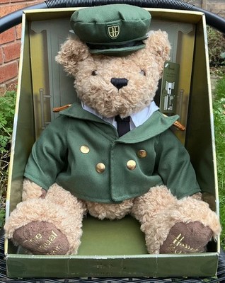 Harrods Jahresbär 2017 - Türsteher