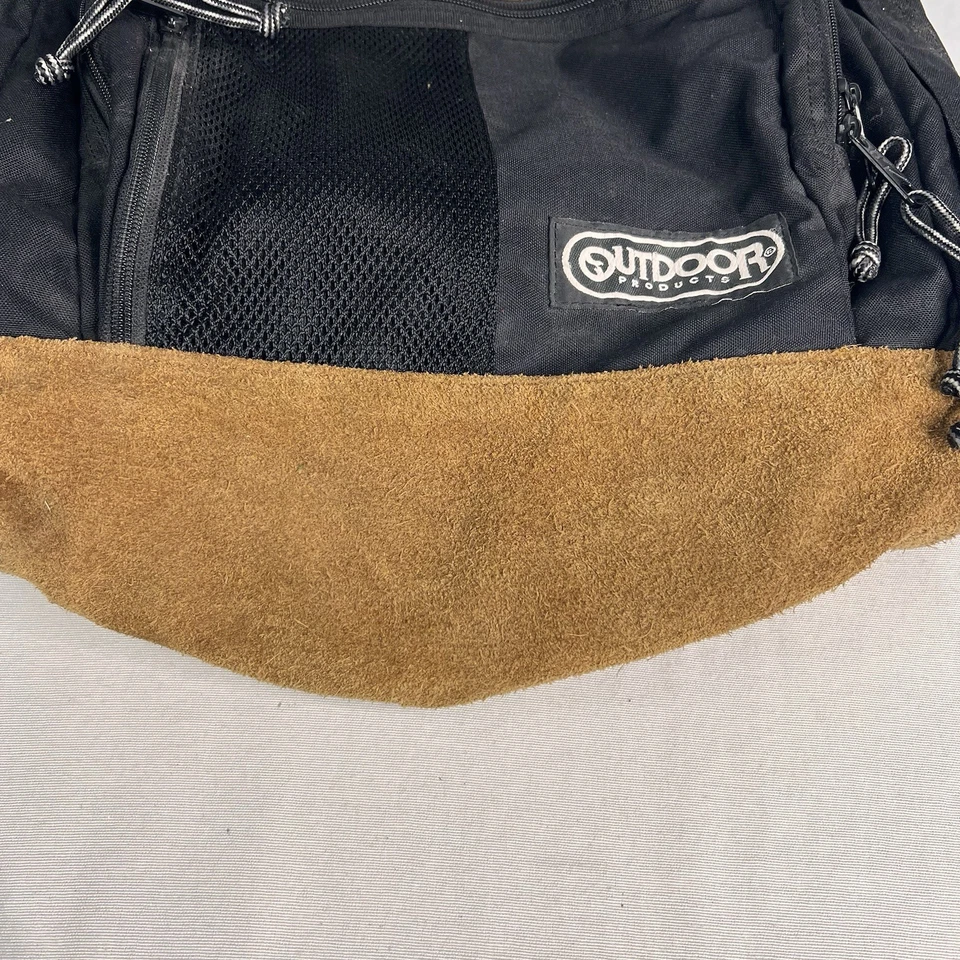Mochila Outdoor Products Negra con Parte Inferior de Cuero Gamuza Tostada Multi Bolsillos Foto 3 de 4