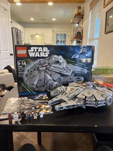 LEGO Star Wars Millennium Falcon 7965 99% Complete Set Box Instructions 1254 pcs
