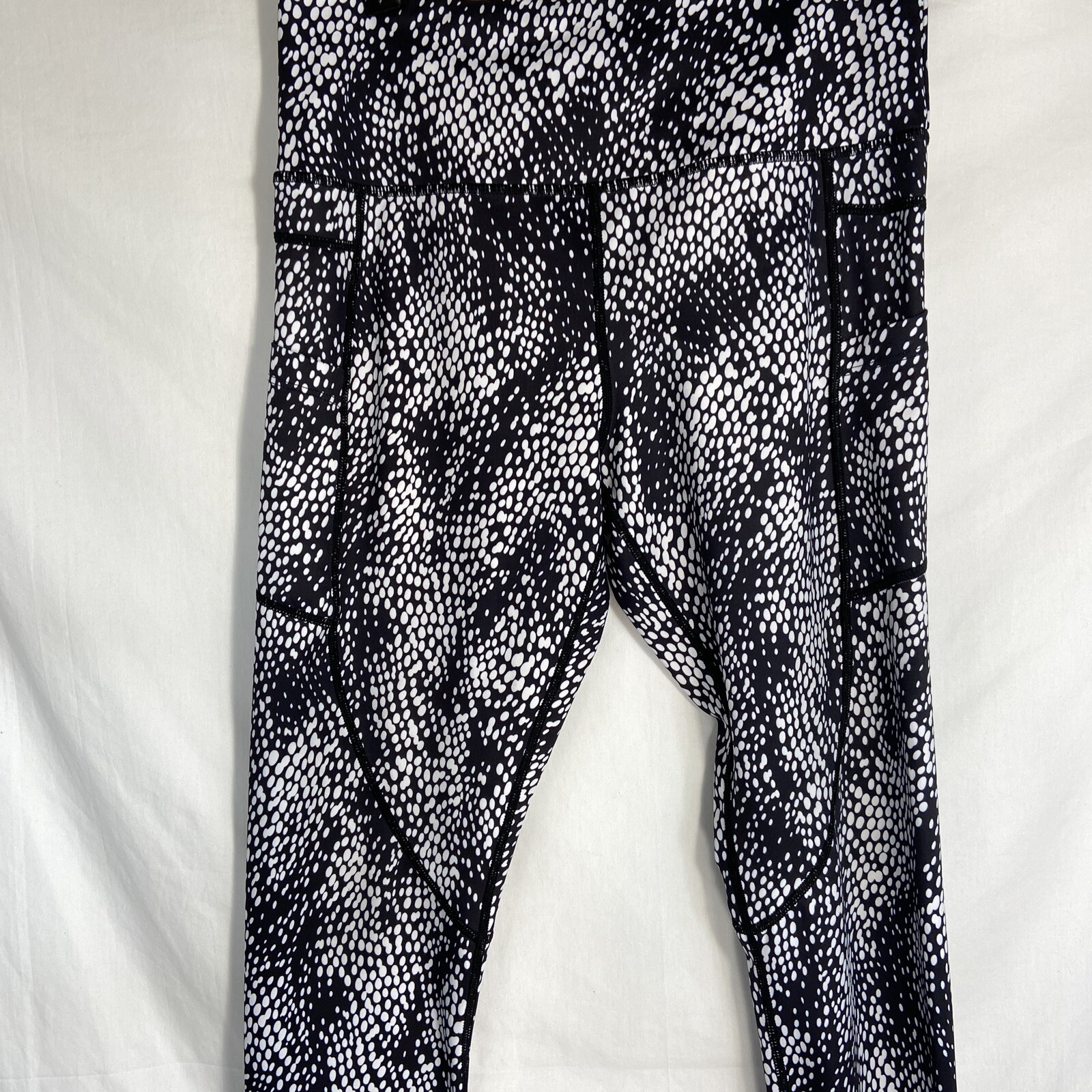 Zyia Active Black White Spotted Capri Leggings Size 8… Gem