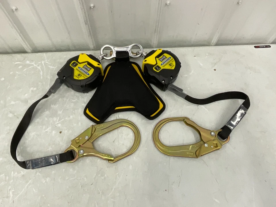 Línea de vida autorretráctil WERNER R433006LE-SF 6' Bantam Twinleg Web con forma de acero Foto 2 de 4