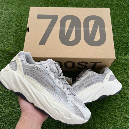 men yeezy boost 700 v2