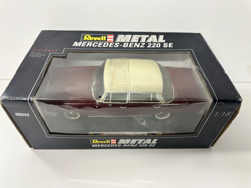 1:18 Mercedes Benz 300 SE Classic Sports Car 1/18 RED - Image 3 of 3