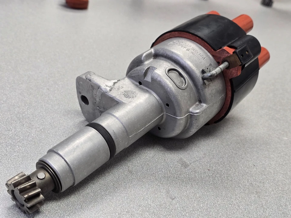 NICE USED ORIGINAL BOSCH PORSCHE 911 CARRERA 965 TURBO PVF6 DISTRIBUTOR ASSEMBLY - Image 2 of 4