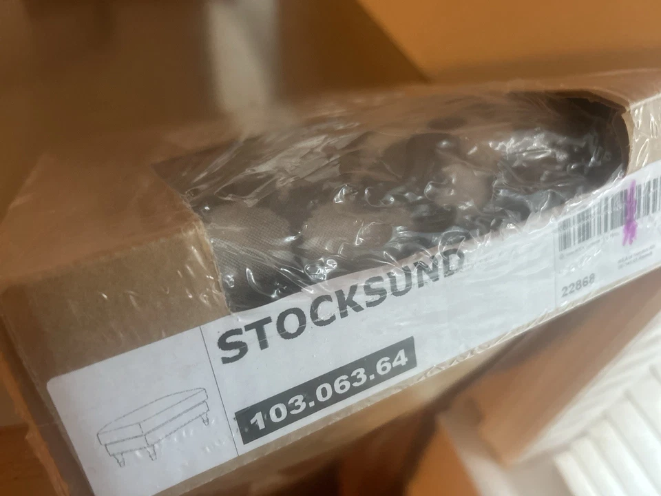 Cubierta otomana floral gris blanco IKEA Stocksund reposapiés HOVSTEN Foto 4 de 4