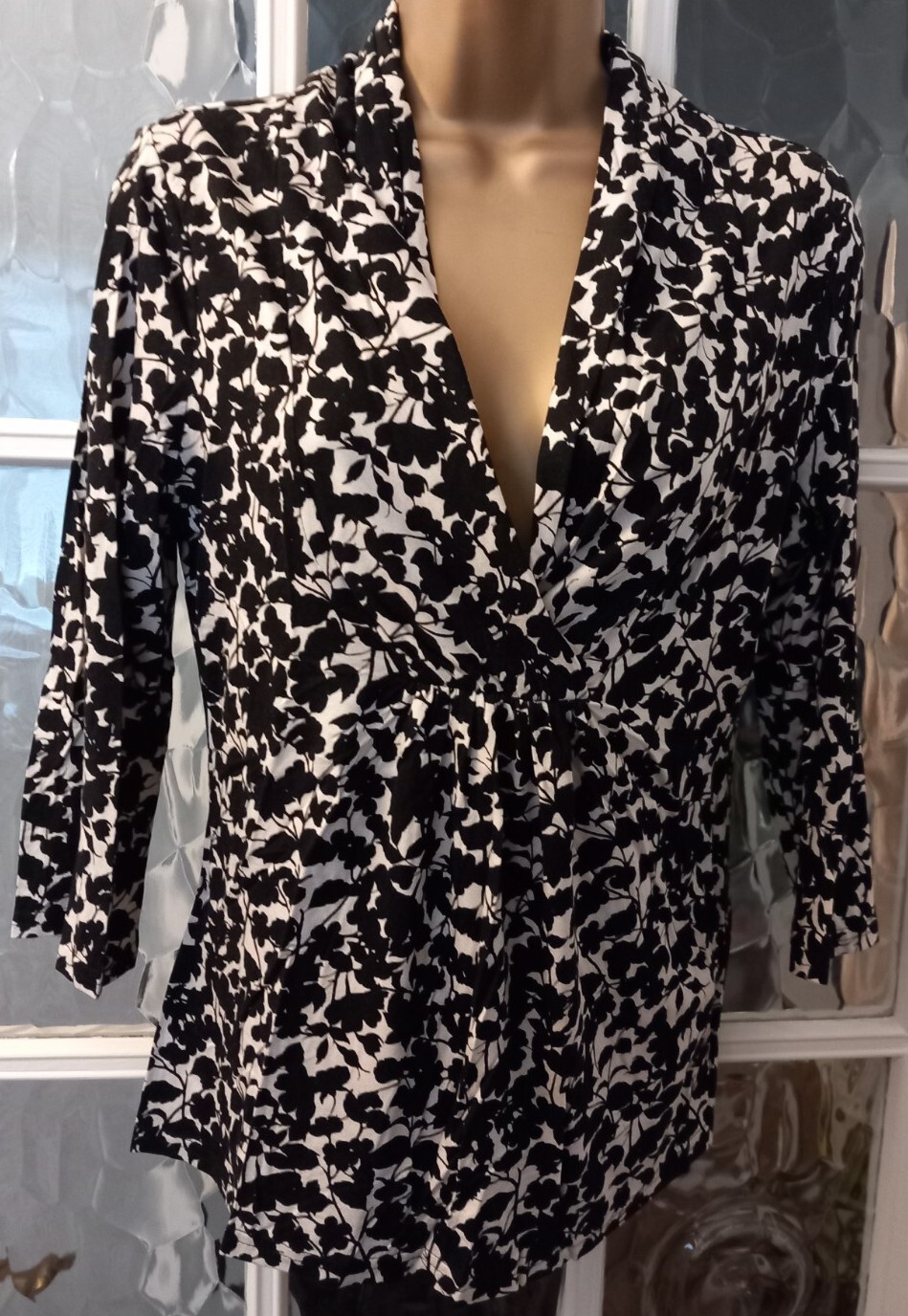 Bon Marche Ladies Top Black Ivory White Crossover V Neck 3/4 Sleeve