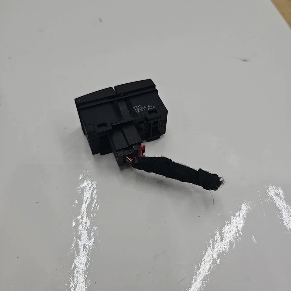 5S4T13A350 2005 2006 2007 Ford Focus Emergency Hazard Flasher Button Switch - Image 2 of 4