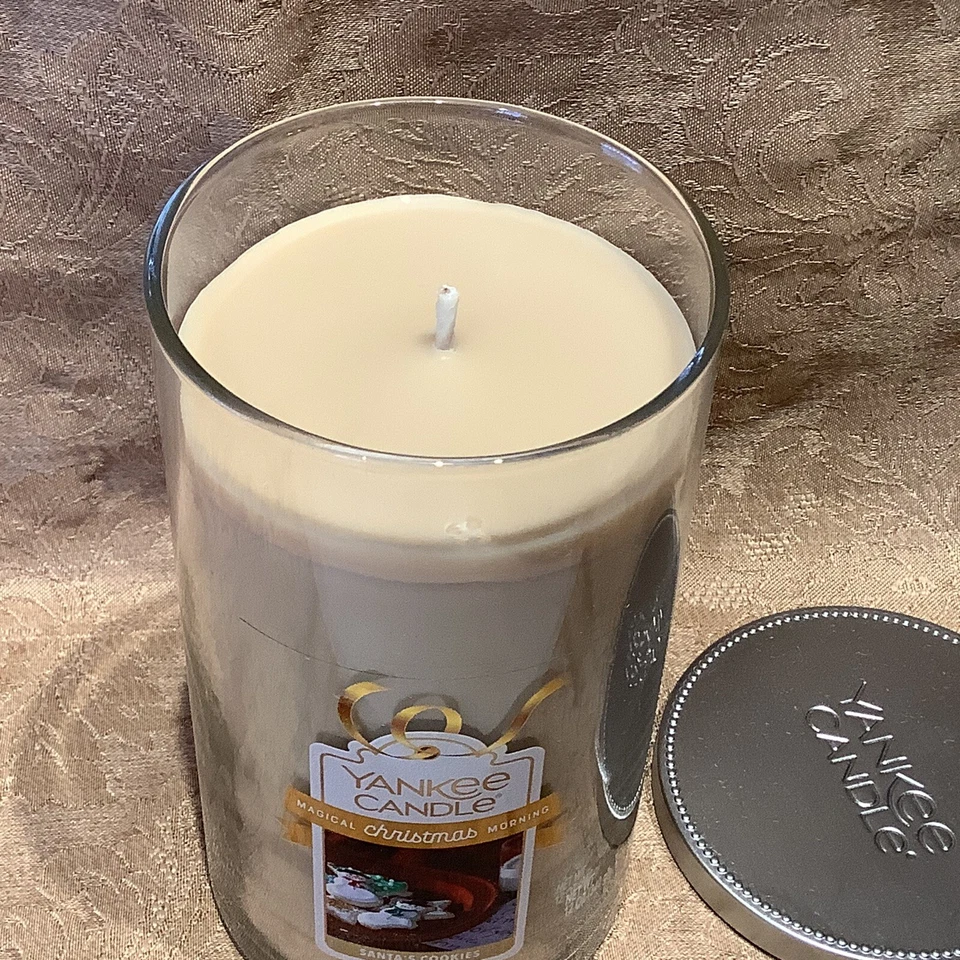 Yankee Candle SANTA’S COOKIES Vela Pilar Mediana Perfecta (12oz) Foto 2 de 3