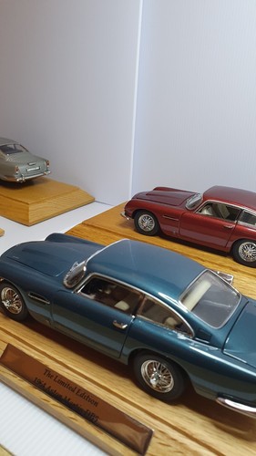 DANBURY MINT ASTON MARTIN DB5 ALL 4 MODELS WITH PLINTHS - Picture 14 of 21