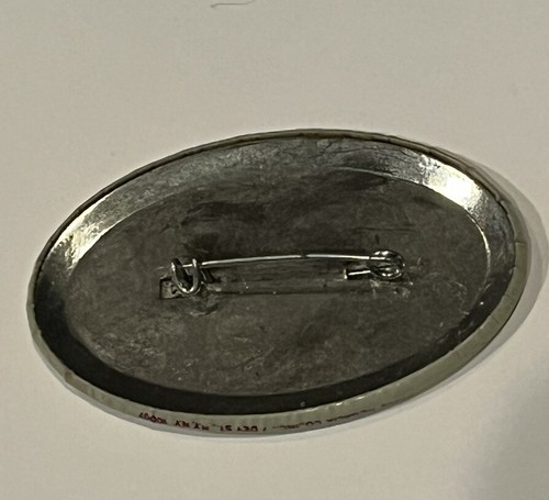 Merrill Lynch Fresh Meadows Oval Pin Back Button “I’m Bullish On Fresh Meadows” - Picture 2 of 5