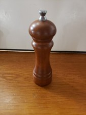 Molinillo de pimienta de madera vintage de Spice Tree