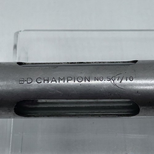 Vintage B-D Champion Veterinary Syringe No. 507/10 10cc Becton, Dickinson & Co. - Picture 2 of 11