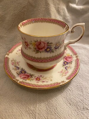 Queen s Fine Bone Chinę, Richmond Teetasse und Untertasse 