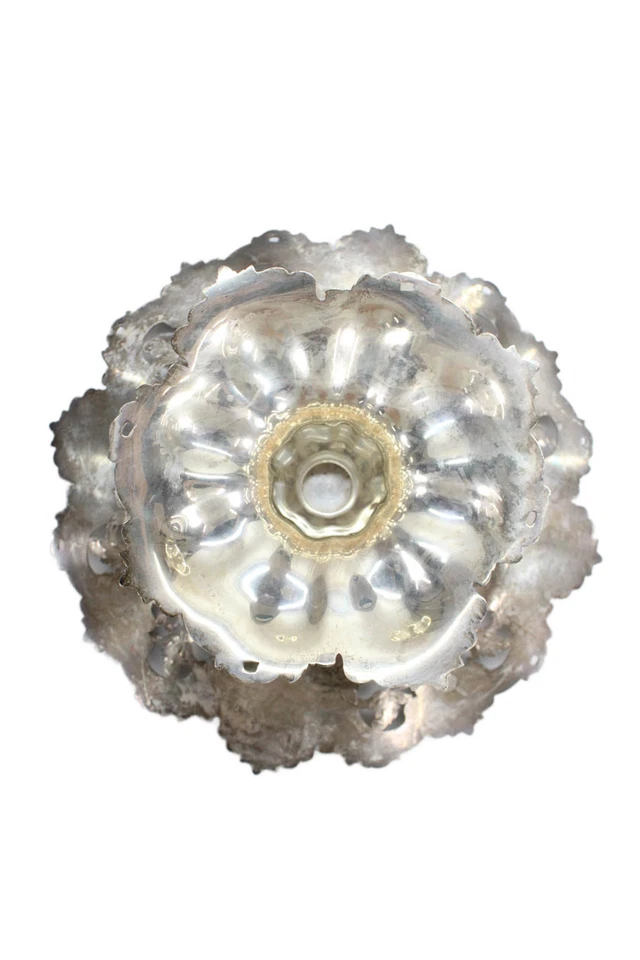 Plato con patas de filigrana adornado pedestal plateado enchapado en plata unisex de diseñador para adultos Foto 3 de 4