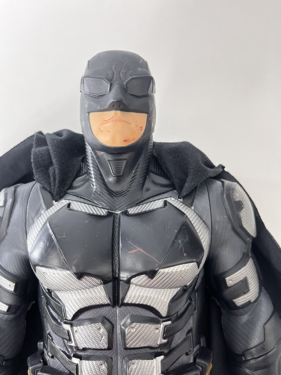 Tactical Suit Batman (19